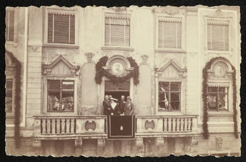[Kaiser Karl I. und Kaiserin Zita in Bregenz, Spaziergang zum Rathaus]