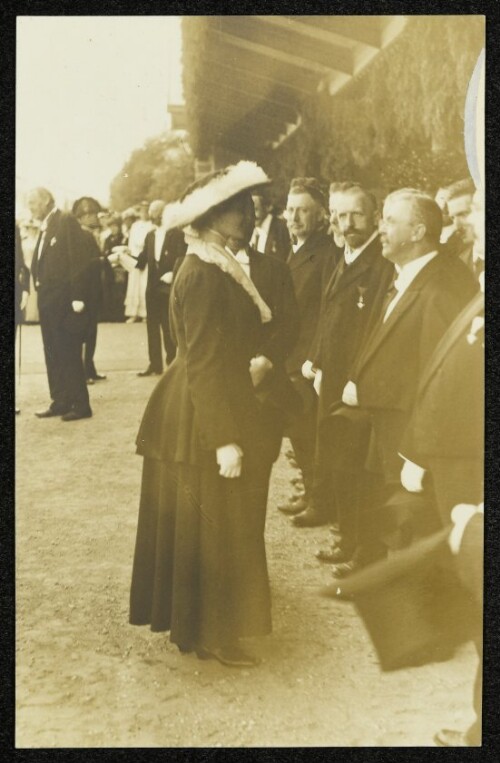 [Kaiser Karl I. und Kaiserin Zita in Bregenz, Ankunft am Bregenzer Bahnhof]