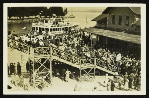 [Bregenz Hafen mit Fußgängerbrücke]