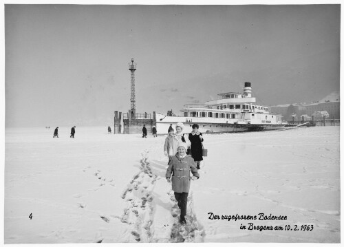 Der zugefrorene Bodensee in Bregenz am 10.2.1963