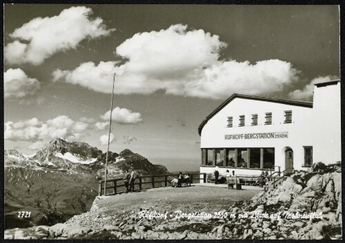 [Lech] Rüfikopf - Bergstation 2350 m mit Blick auf Mohnenfluh