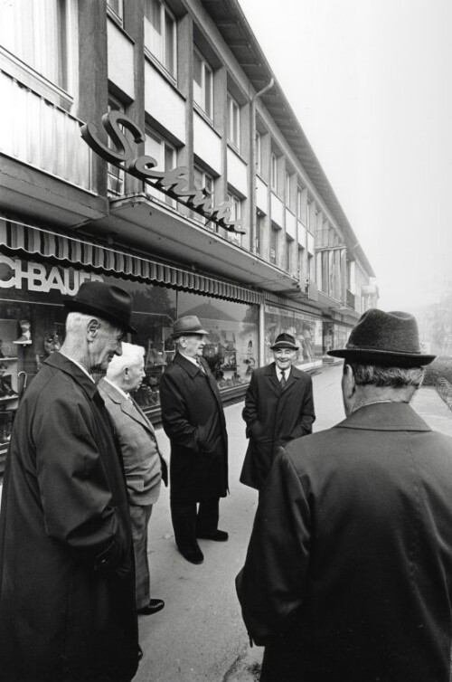 Hohenems, Männer am Sonntag