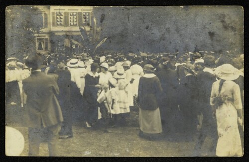 [Villa Thurn und Taxis Parkanlage, Wohltätigkeitsfest am 18. August 1915]