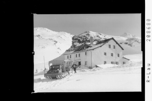 Heidelberger Hütte 2300 m mit Raupenfahrzeug