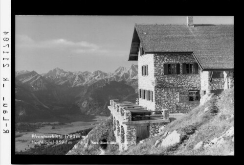 Pfrontnerhütte 1790 m mit Hochkogel 2594 m : [Pfrontner Hütte gegen Hochvogel und Gaishorn / Tirol]