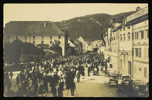 [Bregenz Kornmarktplatz, österreichische und deutsche verwundete Soldaten]