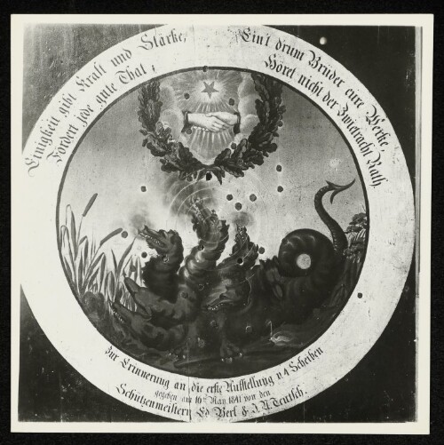 Einigkeit gibt Kraft und Stärke, Fördert jede gute That; Ein't drum Brüder eure Werke, höret nicht der Zwietracht Rath : Zur Erinnerung an die erste Ausstellung v. 4 Scheiben gegeben am 16. May 1841 von den Schützenmeistern Ed. Berl & J. G. Teutsch