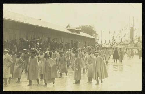 [Bregenz, Offiziers-Reunion 1914, Festzug durch die Stadt]
