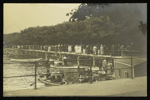 Bregenz, Treffen von österreichischen und deutschen verwundeten Soldaten : Im Garten bei Dr. Blodig