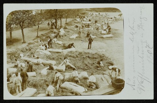 Bregenz Kaserne, Soldaten beim Matratzenstopfen