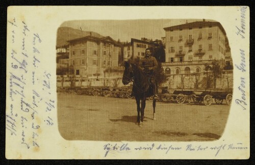 Offizier der k. u. k. Kraftwagenkolonne zu Pferd