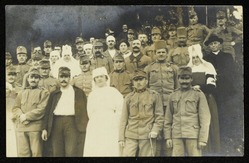Erster Weltkrieg, Gruppenbild verwundete Soldaten mit Schwestern