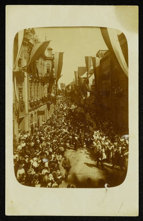 [Kaiser Karl I. und Kaiserin Zita in Bregenz, Spaziergang zum Rathaus]
