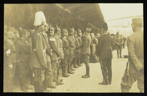 [Kaiser Karl I. und Kaiserin Zita in Bregenz, Ankunft am Bregenzer Bahnhof und Vorstellung von Persönlichkeiten] 