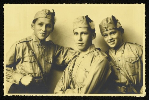 Drei Jungen der Heimwehr-Jugend