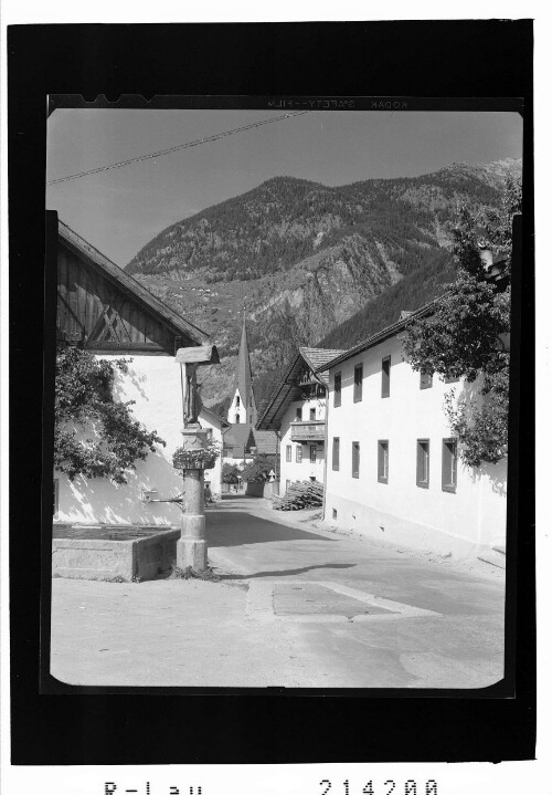 [Umhausen im Ötztal gegen Farst mit Farster Kopf]