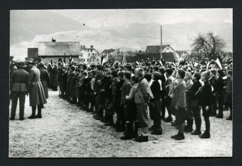 Junge Front Bludenz vor der Heilig-Kreuz-Kirche in Bludenz anlässlich des Besuchs Starhembergs