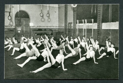 Arbeiterinnen beim Betriebssport in Dornbirn