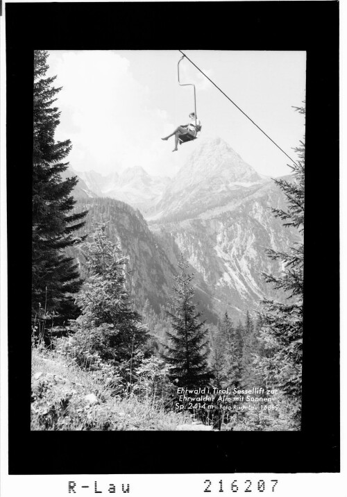 Ehrwald in Tirol, Sessellift zur Ehrwalder Alm mit Sonnenspitze 2414 m