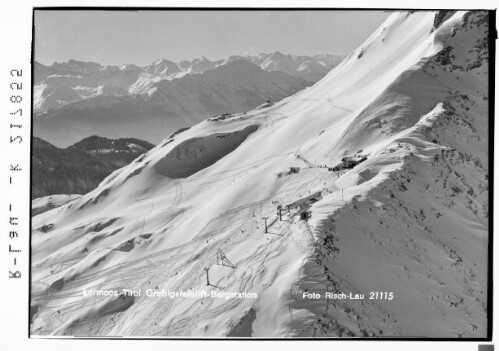 Lermoos Tirol Grubigsteinlift - Bergstation : [Bergstation und Gipfelhaus Grubigstein gegen Tschirgant und Ötztaler Alpen]