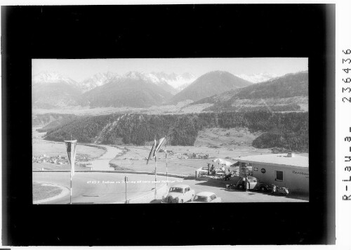 Rasthaus am Zirlerberg mit Inntal gegen Kalkkögel / Tirol