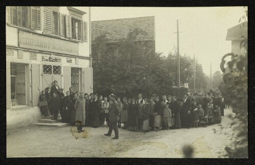 Dornbirn, Grabenweg 6 - Brotausgabe im Kriegsjahr 1916