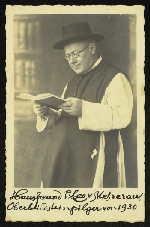 Porträt von Pater Leo v .Mehrerau beim Lesen