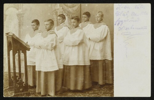 Sechs Ministranten im Kloster Mehrerau