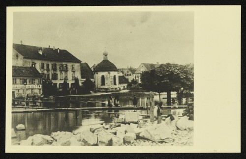Ortsansicht mit der Nepomukkapelle und dem Gasthaus  Zum schwarzen Adler 