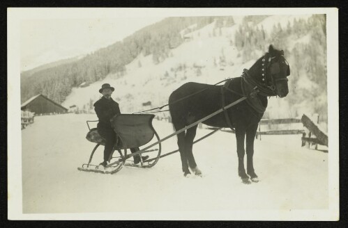Müller in Braz auf einem Pferdeschlitten im Schnee