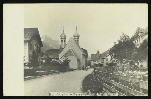 Hauptplatz in Dalaas mit der Kreuz Kirche