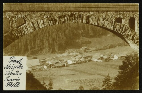 Klösterle, Ortsansicht mit Blick durch einen Viaduktbogen