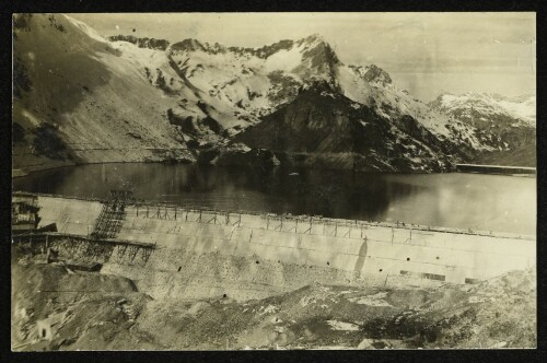 Spullersee mit Staumauer