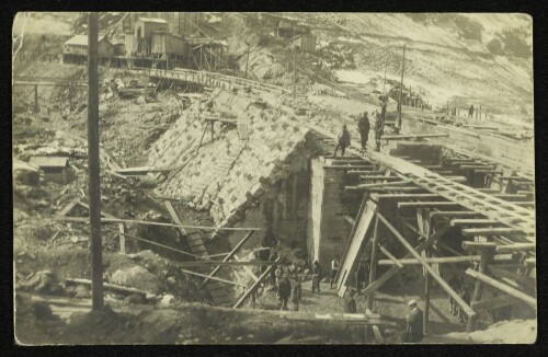 Bauarbeiten an der Staumauer des Spullerseekraftwerks