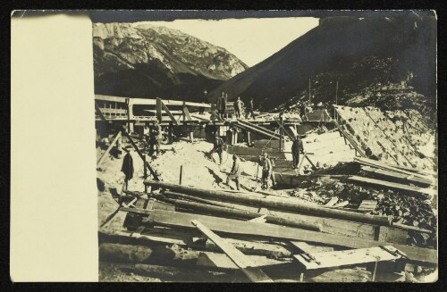 Bauarbeiten in alpinem Gelände