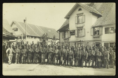 Hörbranz - Standschützen am oberen Kirchplatz vor der Bäckerei Josef Sutter