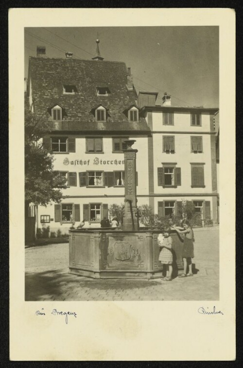 Bregenz, Gasthof Storchen mit Brunnen und zwei Kindern