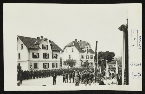 Festlicher Aufmarsch vor der Mariahilf-Kirche in Bregenz-Vorkloster