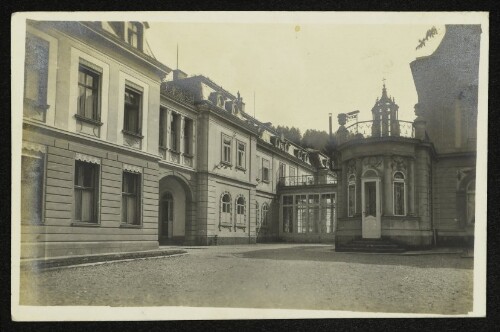 Unidentifiziertes herrschaftliches Gebäude mit Pavillonanbau