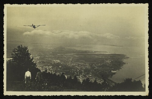 Bregenz, Blick vom Pfänder mit Segelflugzeug über dem Bodensee
