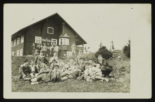 Gruppenaufnahme einer Schülergruppe vor dem Gasthof Schwedenschanze am, Pfänder