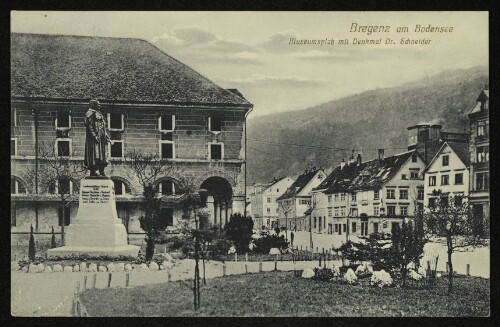 Bregenz am Bodensee : Museumsplatz mit Denkmal Dr. Schneider