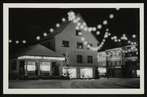 Ortsansicht mit den Geschäftshäusern  Photo Risch-Lau  und  J. u. R. Lauck  zur Weihnachtszeit