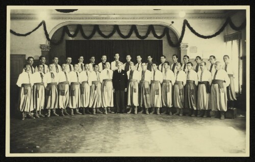 Männerchor in ukrainischer Tracht