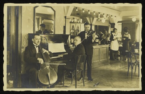 Bregenz, Café Löffler - Musiktrio