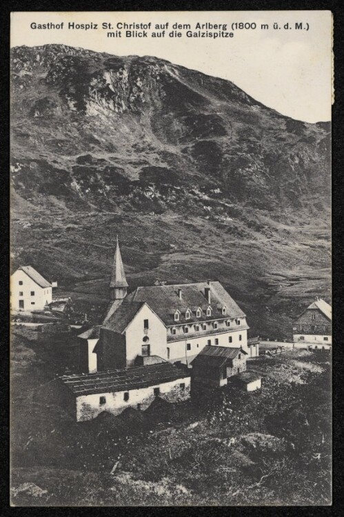 Gasthof Hospiz St. Christof auf dem Arlberg (1800 m ü. d. M.) mit Blick auf die Galzispitze