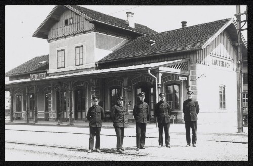Bahnhof Lauterach mit fünf Bediensteten