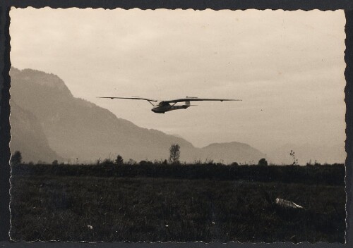 Segelflugzeug im Anflug auf Fluggelände Hohenems