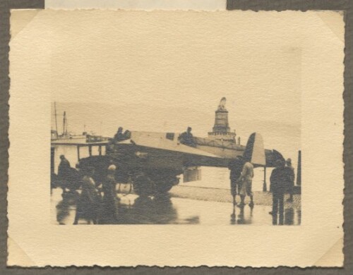 Segelflugzeug am Hafen Lindau