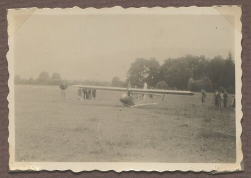 Segelflugzeug ZÖGLING mit Boot